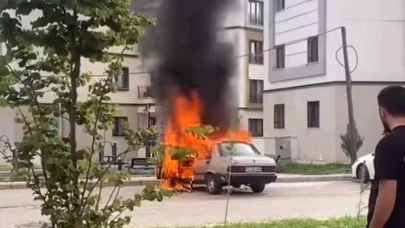 Otomobil alev topuna döndü
