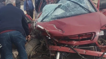 Otomobil, kamyonla çarpıştı 14 yaşındaki sürücü hayatını kaybetti