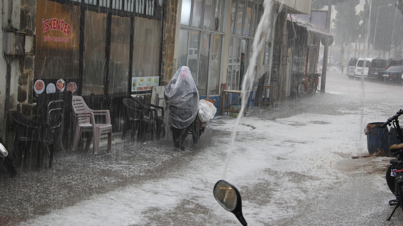 Manisa'da dolu yağışı etkili oldu