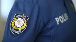 Adana'da depremde ölenlerin altınlarını zimmetine geçiren polis ihraç edildi