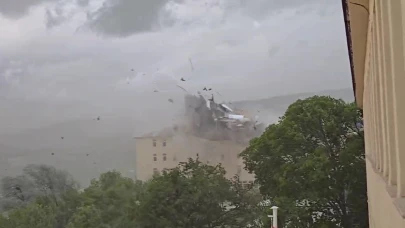 Tunceli'deki fırtınada çatı parçalandı