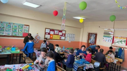 Aileler ve öğrenciler kuşlara yuva oldu