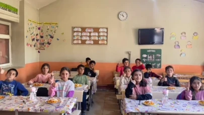 Öğrenciler makarna yaparak eğlendi