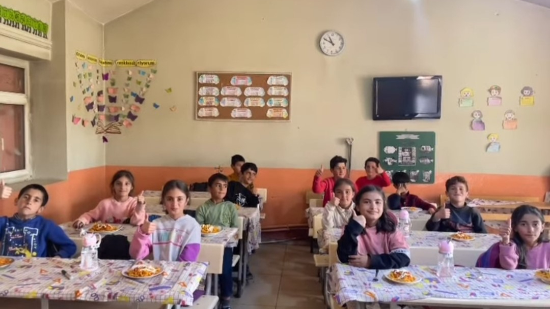 Öğrenciler makarna yaparak eğlendi