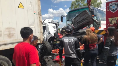Filipinler'de yolcu otobüsü gişelerde bekleyen araçlara çarptı! 10 ölü