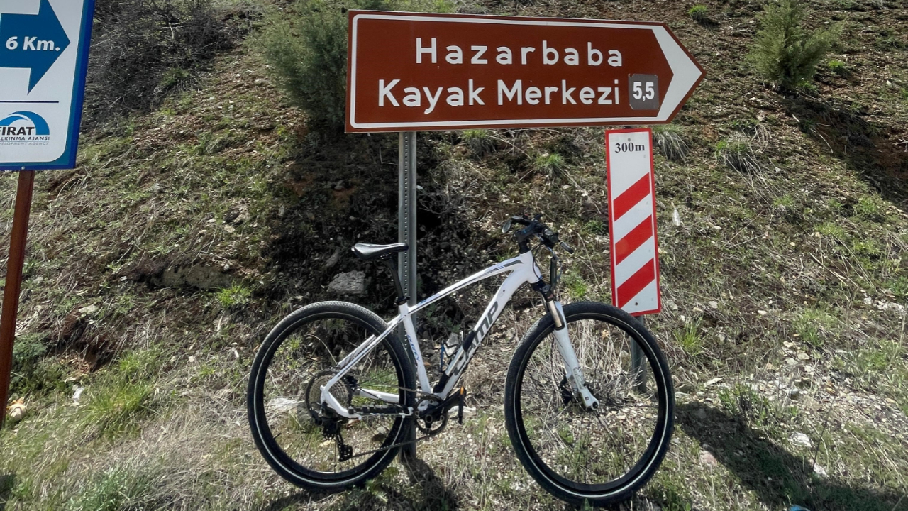 Hazar Baba Dağına bisikletle tırmandılar