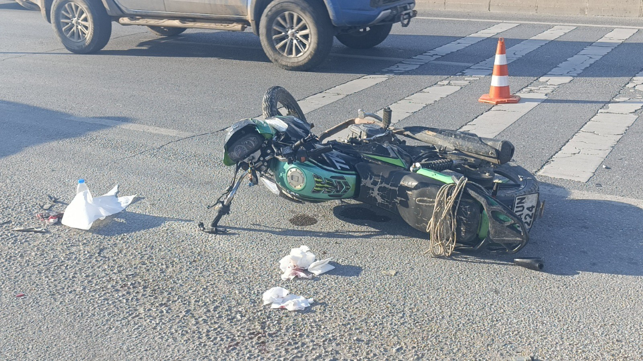 Manavgat'ta ticari araca arkadan çarpan motosiklet sürücüsü yaralandı