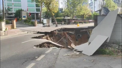 İstanbul Sarıyer'de yol çöktü!