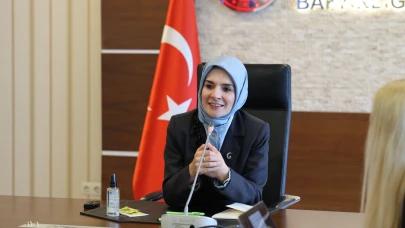 Bakan Göktaş'tan 'Koruyucu Aile' konulu bitirme projesine destek