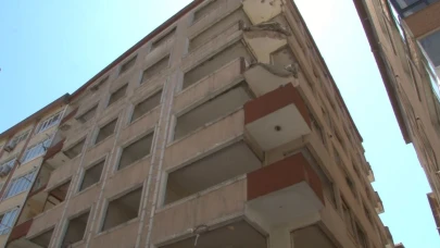 Tahliye edilen binanın balkonu deprem esnasında çöktü! 1 yaralı