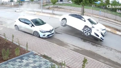Adıyaman’da otomobil park halindeki araca çarptı! 1 yaralı