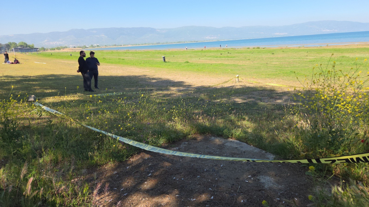 Bursa'da İznik Gölü kenarında patlamamış top mermisi bulundu
