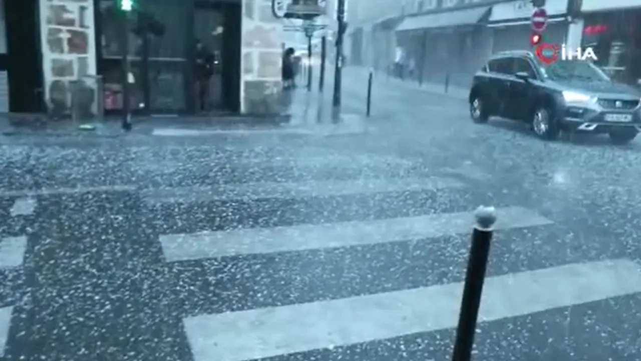 Fransa'da 25 derece sıcaklıkta dolu yağdı!
