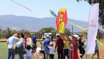 Aydın'daki uçurtma şenliğinde çocuklar doyasıya eğlendi
