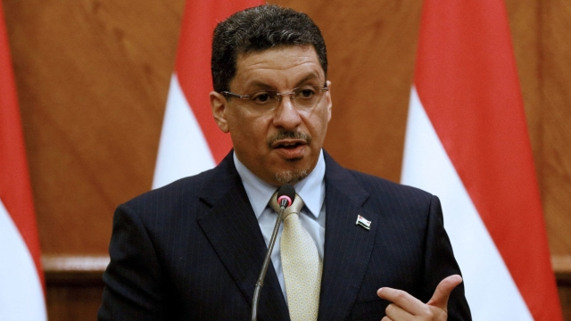 Yemen Başbakanı Ahmed Avad bin Mübarek istifa etti