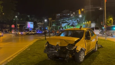 Bursa'da kırmızı ışıkta geçen otomobil taksiye çarptı! 7 yaralı