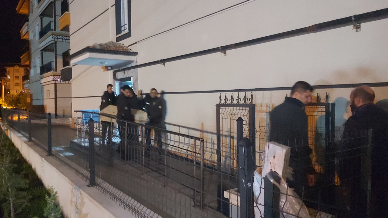 Komşusu Hatice'yi tabancayla öldürüp aynı silahla intihar etti