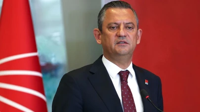 CHP lideri Özgür Özel'e AKM çıkışında saldırı!