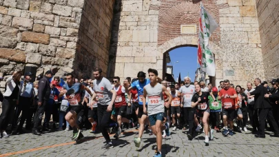Bursa'da Uluslararası Osmangazi Tarihi Kent Koşusu coşkusu yaşandı