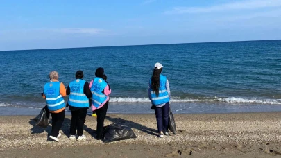 Anamurlu gençler sahil temizliği yaptı