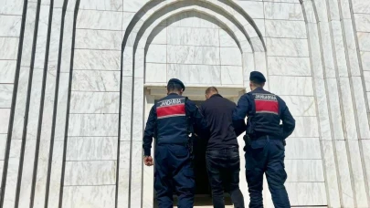 Aranan şahıs jandarmadan kaçamadı