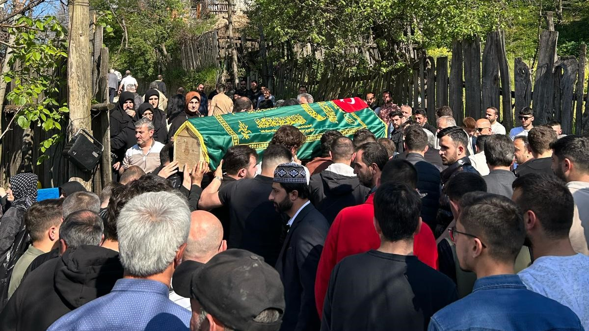 Bursa'da kazada hayatını kaybeden genç sürücü toprağa verildi