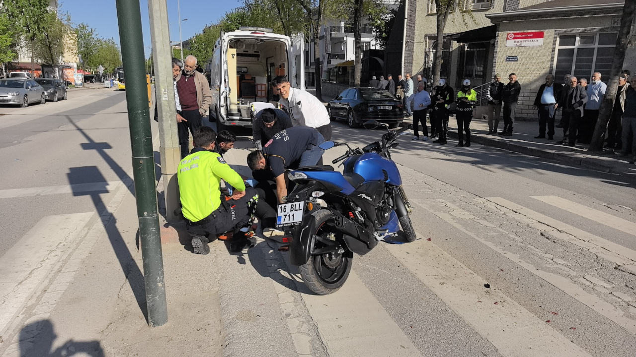 Bursa'da kaza yapan motosikletteki 2 kişi yaralandı