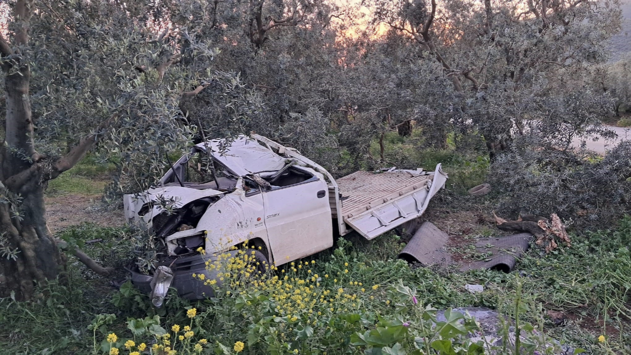 Bursa'da kamyonet tarlaya uçtu! 1 yaralı