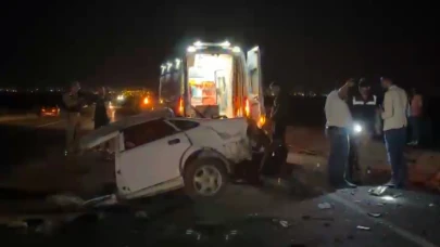 Şanlıurfa’da otomobil tıra çarptı: 1 ölü, 1 yaralı