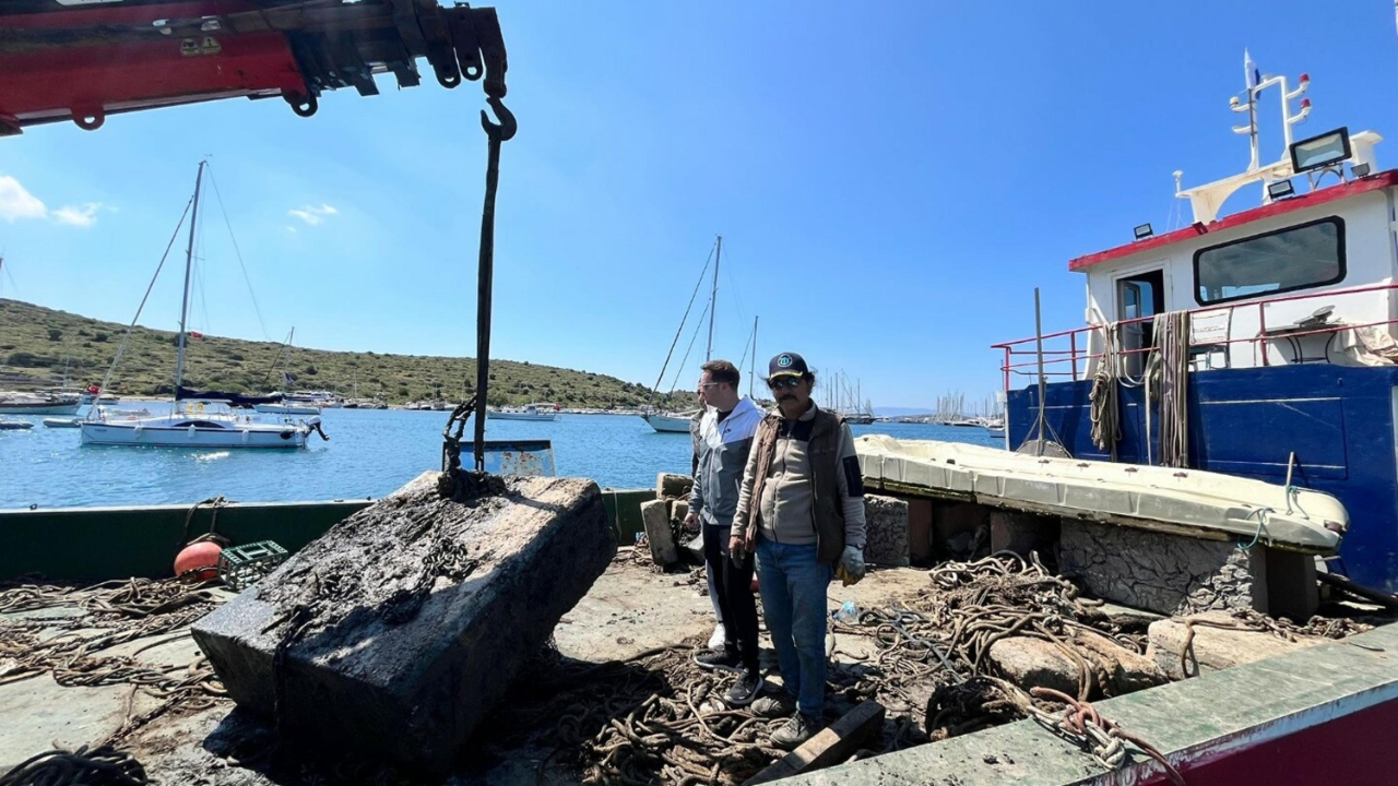 Bodrum'da deniz dibinden 130 ton katı atık çıktı
