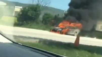 Bursa'da seyir halindeki otomobil yandı