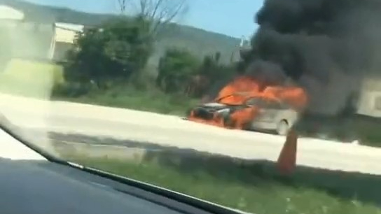 Bursa'da seyir halindeki otomobil yandı