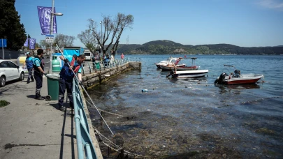 İstanbul Boğazı'ndaki kirlilik havadan görüntülendi