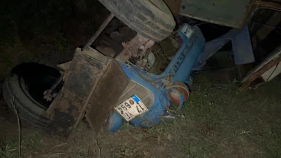 Çanakkale'de tarlada traktör devrildi