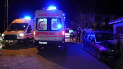 Kırıkkale'de otomobil bahçe duvarına çarptı: 3 yaralı