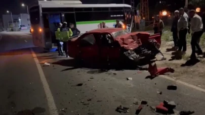 Tekirdağ’da otomobille minibüsün kafa kafaya çarpıştı!