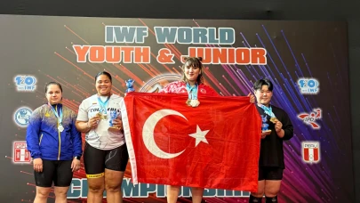 Milli halterci Fatmagül Çevik, dünya şampiyonu
