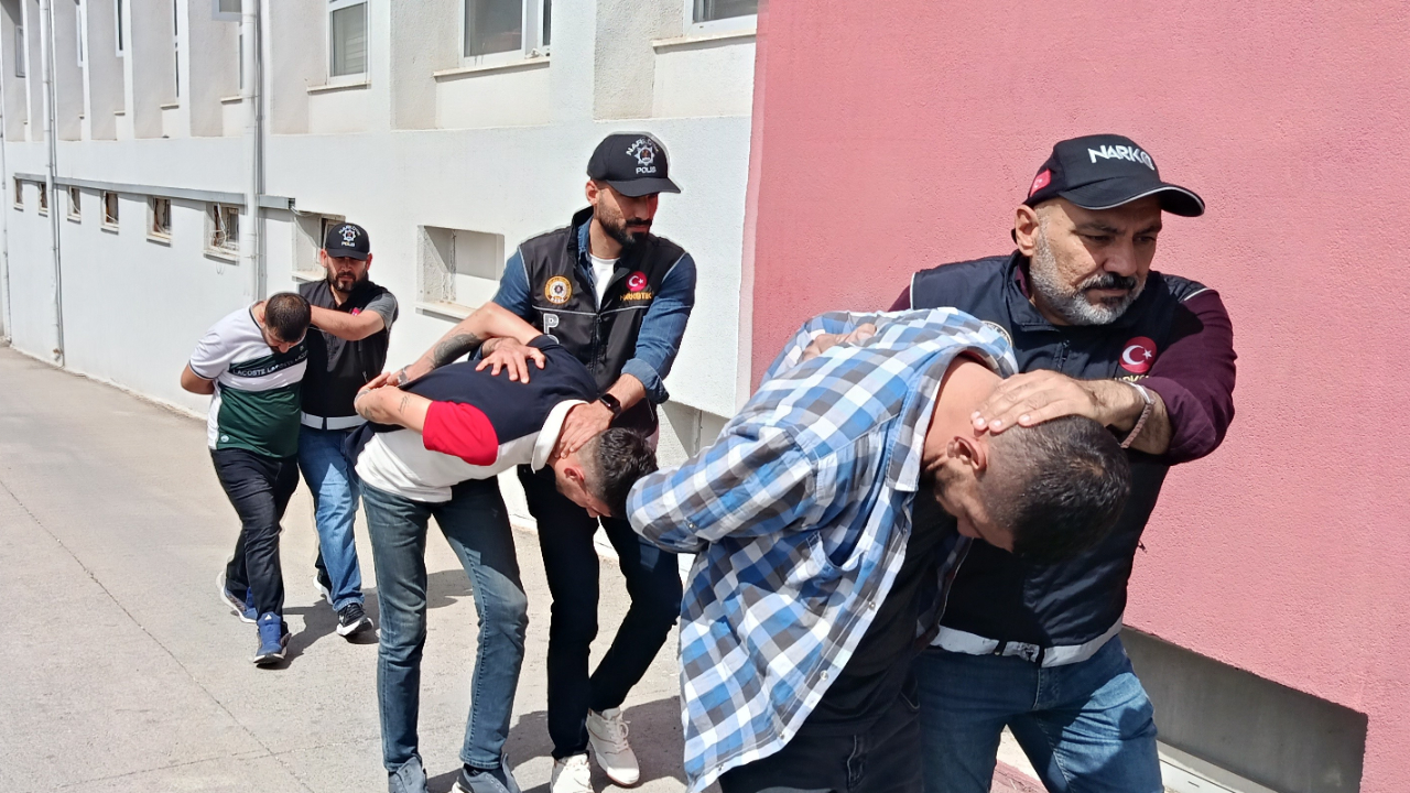 Adana'da kilolarca uyuşturucu ele geçirildi