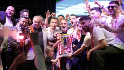 Fethiye İdman Yurdu şampiyonluk kupasını kaldırdı