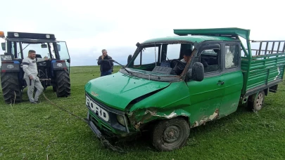 Kars’ta kamyonet dereye uçtu