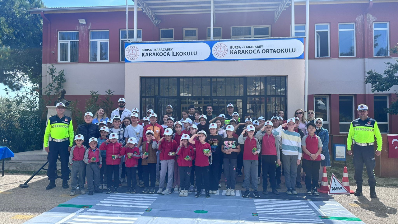 Karacabey'de Trafik Haftası kapsamında çocuklara eğitim verildi