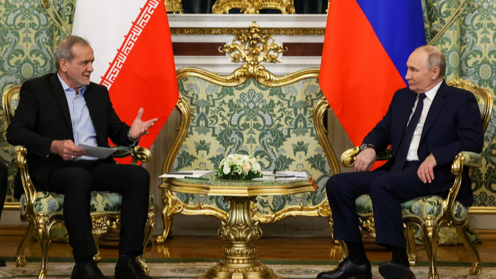 Putin ile Pezeşkiyan telefonda görüştü