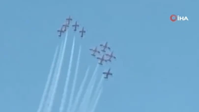 İtalya Hava Kuvvetleri'ne bağlı akrobasi ekibine ait 3 uçak havada çarpıştı