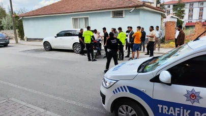 Kulu'da park halindeki cipe çarpan motosikletli yaralandı