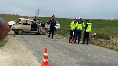 Aksaray'da iki otomobil çarpıştı! 1 ölü, 3 yaralı