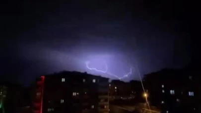 Karabük'te şimşekler görsel şölen oluşturdu
