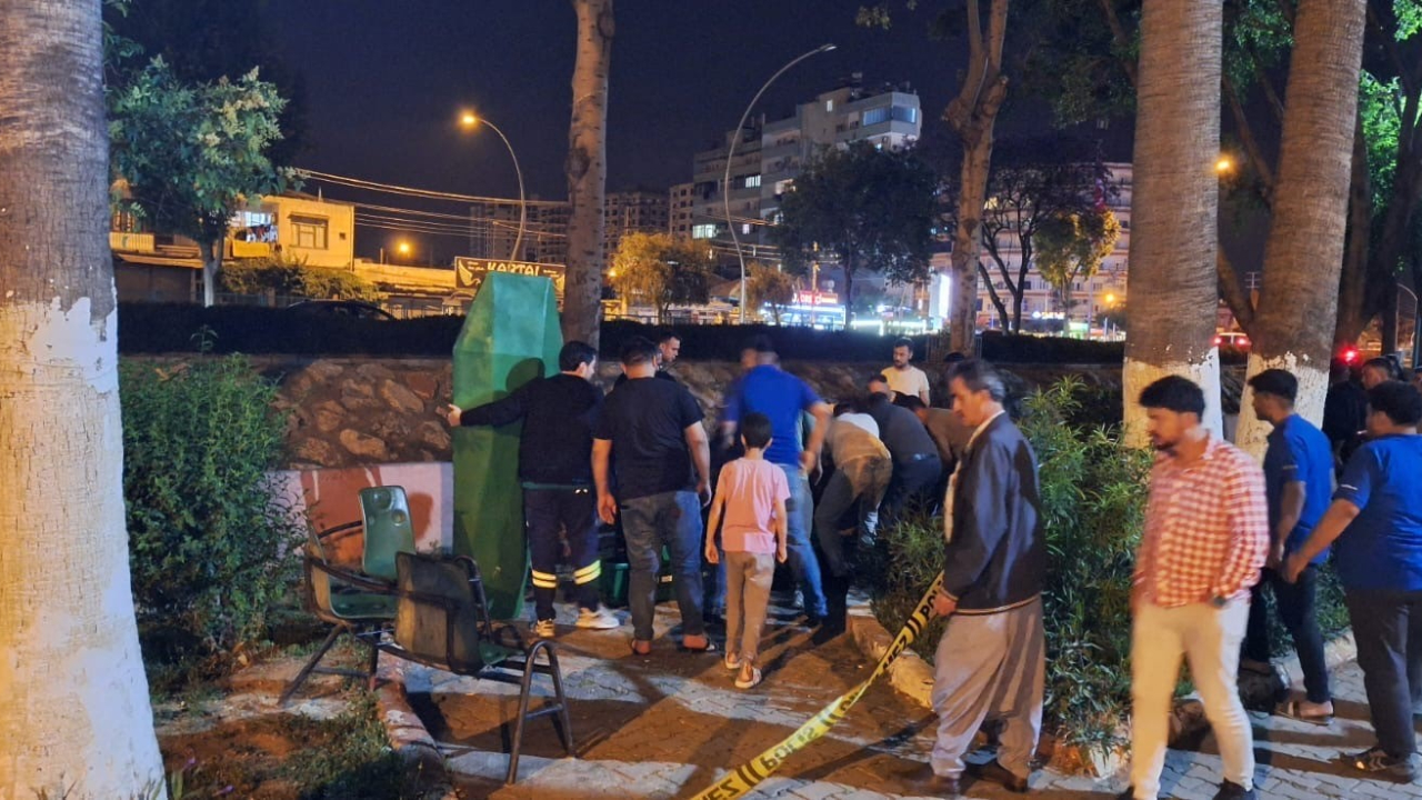 Tarsus'ta bir kişi parkta ölü bulundu