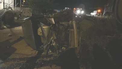 Mersin'de tırla hafif ticari araç çarpıştı: 2 yaralı