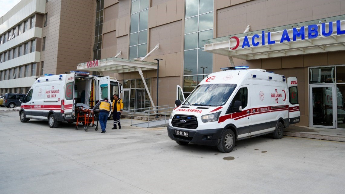 Erzincan’da refüje çarpan motosikletin sürücüsü hayatını kaybetti