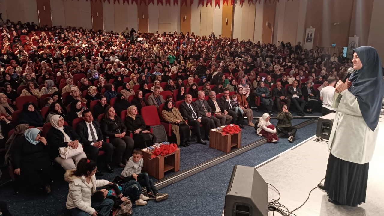 Ailede rol dağılımı söyleşisine yoğun ilgi